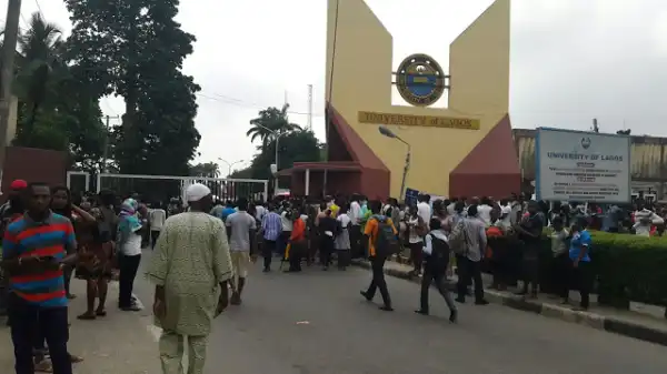 Parent And Student Prostesting At Unilag Front Gate Over The JAMB New Policy [See Photos]
